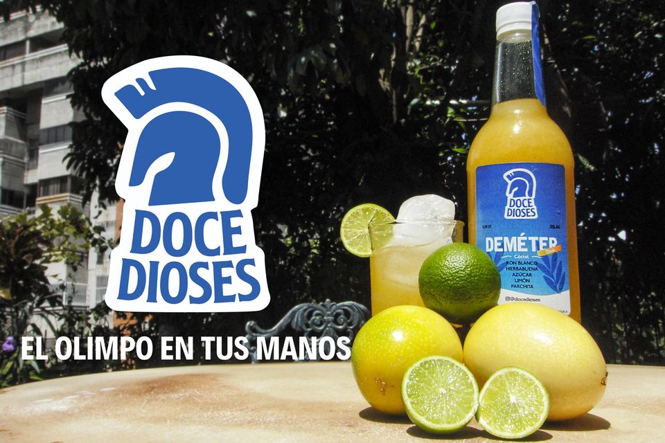 Doce Dioses: Todos nuestros productos, están hechos con el delicioso y excelente producto de calidad venezolano, Ron Santa Teresa; además de las mejores y más frescas frutas y elementos (sangría, anís, aguardiente, hierbabuena, menta, azúcar, limón, entre otros) que hacen de cada una de ellas, una bebida digna de los Dioses.